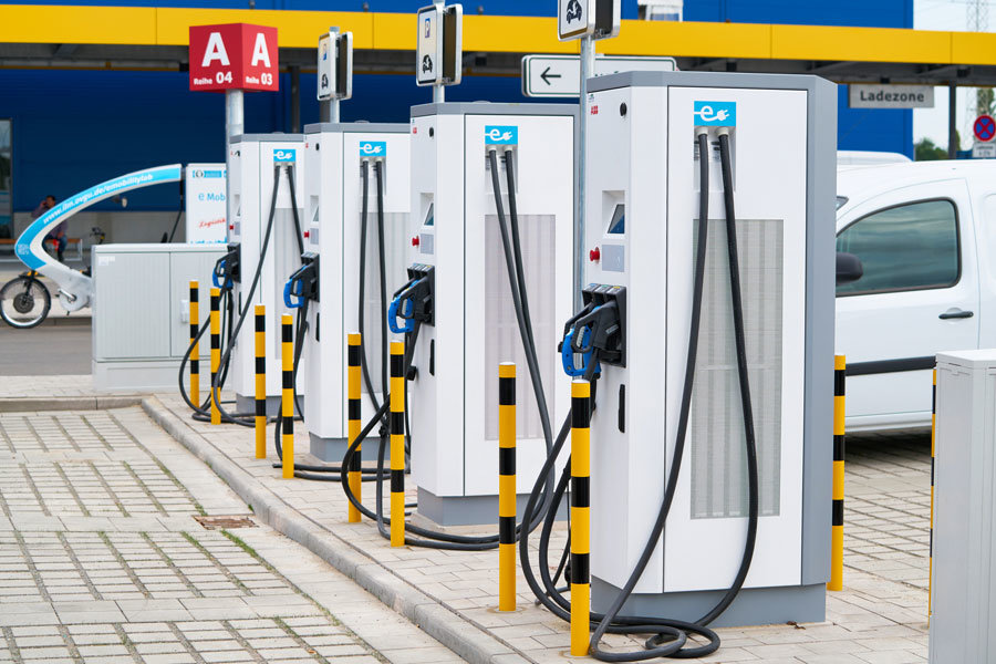 Elektrotankstellen: Das E-Auto unterwegs laden | enomo.de Elektrotankstellen: Das E-Auto unterwegs laden | enomo.de